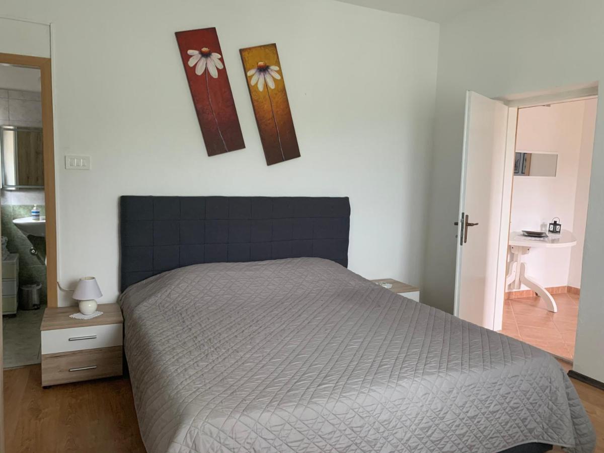 Apartmani Spomenka Seline Exterior foto